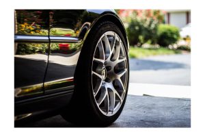 Pasos para medir la presión de los neumáticos de coche