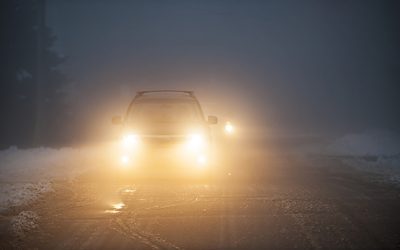 Cómo conducir con viento y niebla