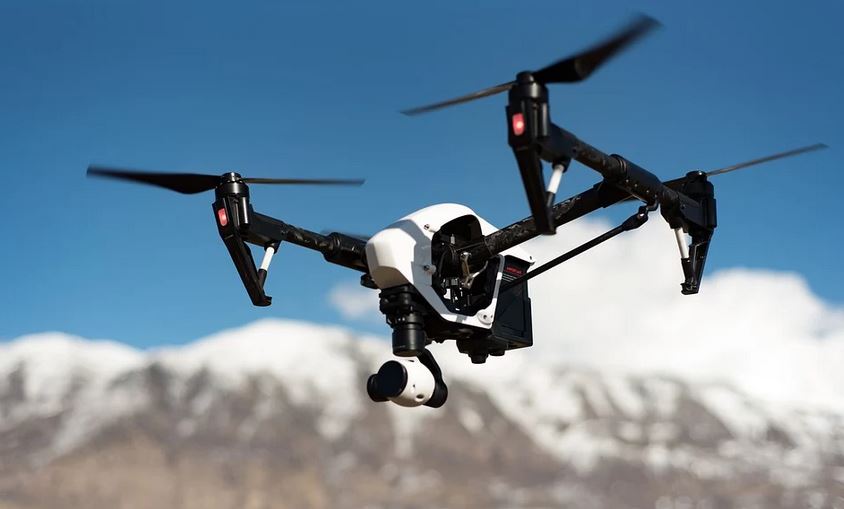 ¿Cómo funciona la vigilancia con drones en carretera?