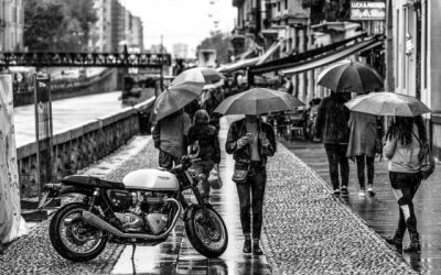 ¿Cómo conducir en moto, bajo la lluvia?