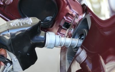 Qué le pasa al motor de tu vehículo cuando repostas con el combustible equivocado