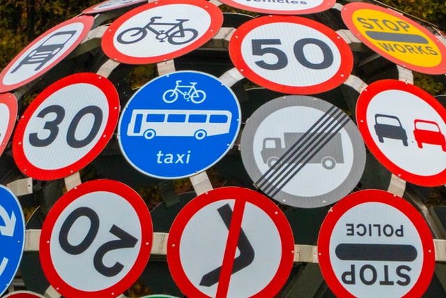 Las señales de tráfico más comunes en ciudad: ¿seguro que las conoces todas?